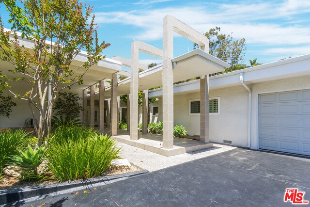 Foto del edificio - 8900 Alto Cedro Dr