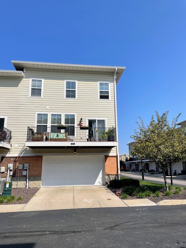 Building Photo - 9506 Oakley Dr