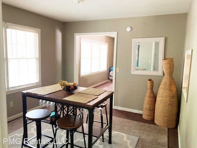 Building Photo - 4 br, 2 bath Room For Rent - 114 Forest Way