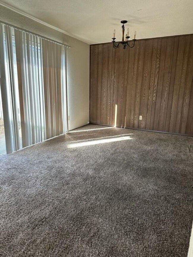 Building Photo - 3325-3327 Jayanne Way