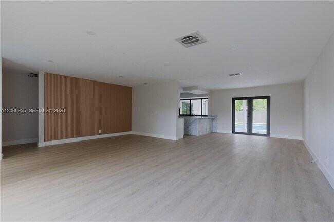 Foto del edificio - 4115 Madison St