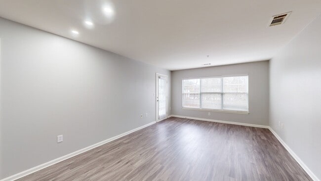 Interior Photo - 14 North