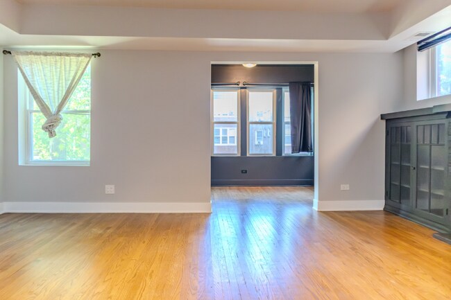 Building Photo - 1517 E 67th Pl