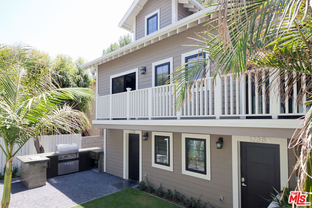 Foto principal - 1238 W 30th St