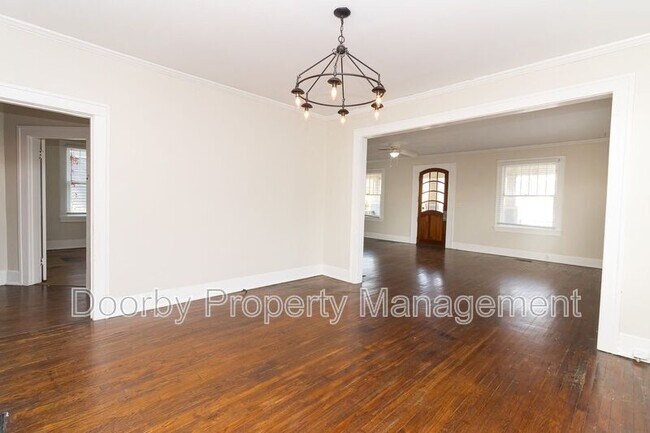 Building Photo - 2112 Duncan Ave