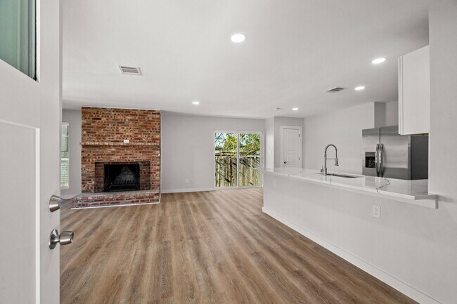 Foto del edificio - SW Loop 820 - 4304/4306 *Lease Up Only*