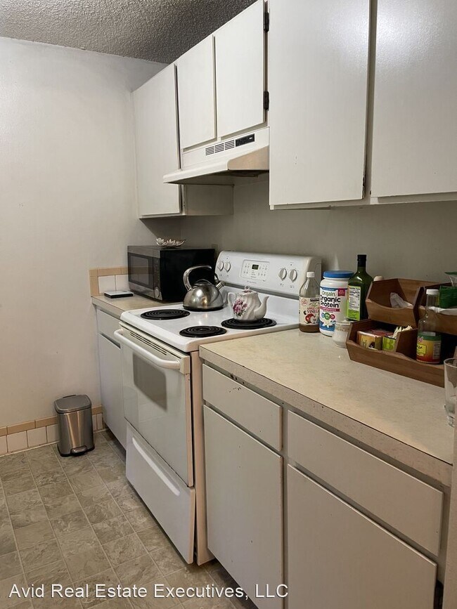 Building Photo - 2 br, 1.5 bath House - 1666 Village Park P...
