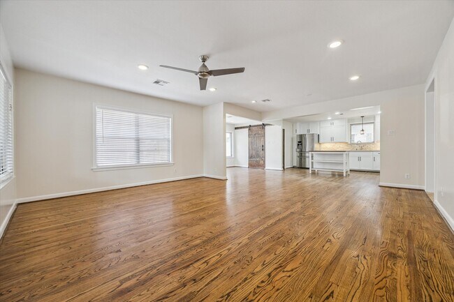 Foto del edificio - 1719 W 23rd St