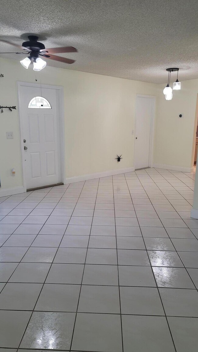 Building Photo - 2590 NW 98th Ave