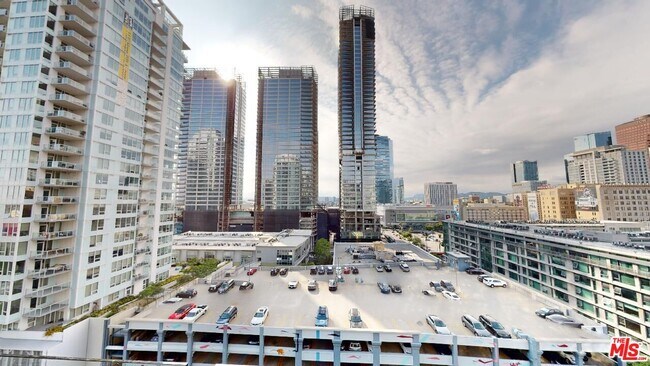 Building Photo - 1100 S Hope St