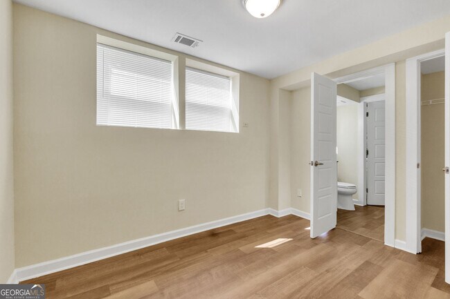 Foto del edificio - 998 Mayson Turner Rd NW