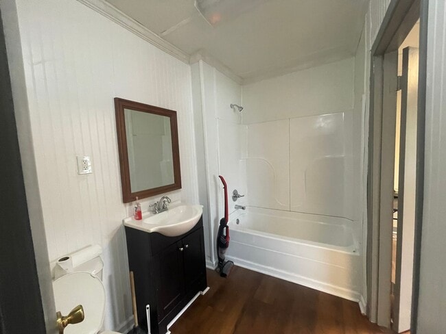 Building Photo - 1/1 Close to DOWNTOWN FLORENCE AVAILABLE N...