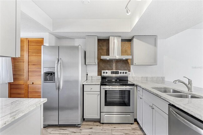 Foto del edificio - 13250 Ridge Rd S
