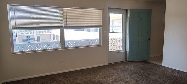 Foto del edificio - 350 Woodland Ave