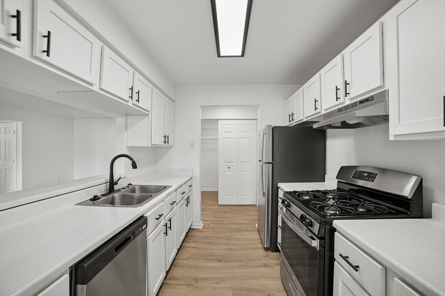Building Photo - ReNew Woodland Ranch South