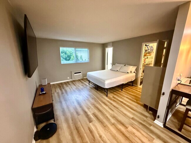 Foto del edificio - 1204 S Lake Dr