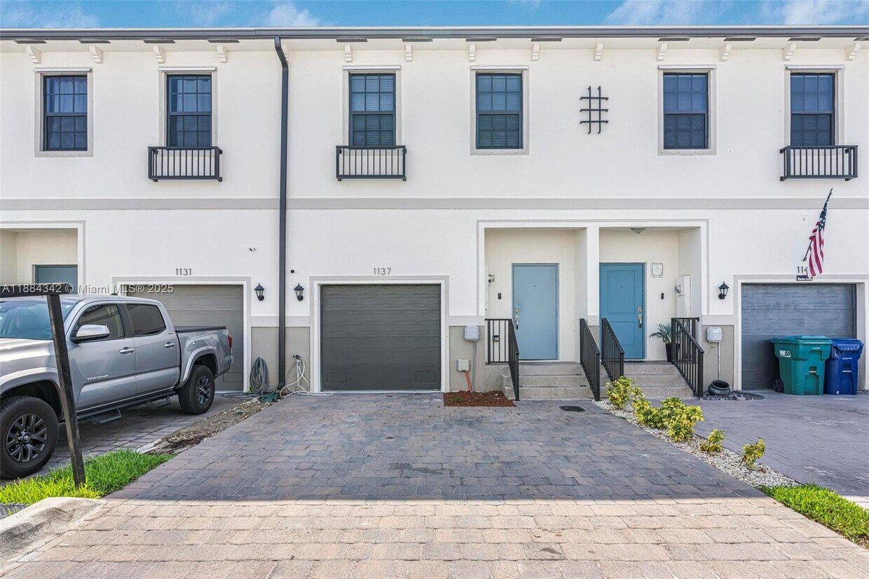 Primary Photo - 1137 SW 7th Ct