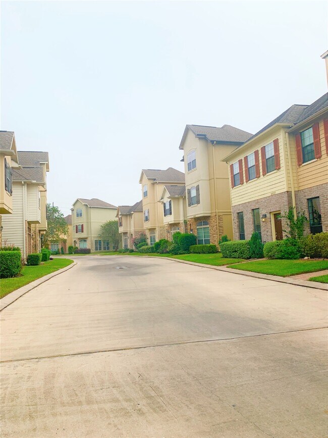 Building Photo - 9033 Creekstone Lake Dr