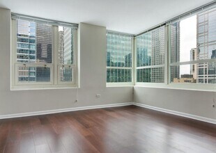 Building Photo - 345 N La Salle Dr