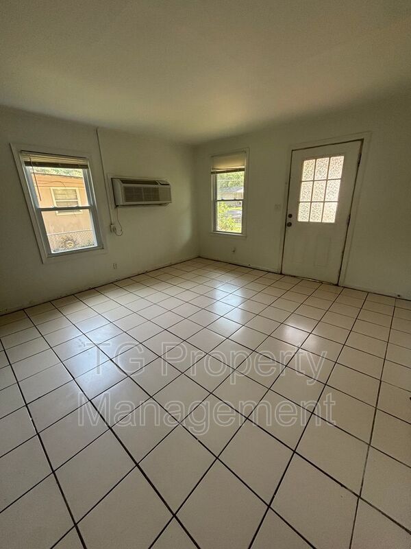 Foto del edificio - 4919 40th St Cir