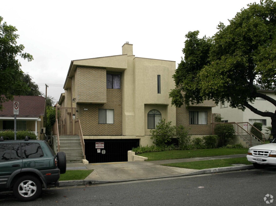 Building Photo - 417 Fischer St