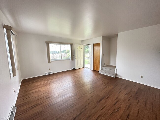 Building Photo - 2 br, 1.5 bath Duplex - 6322 Wells Rd