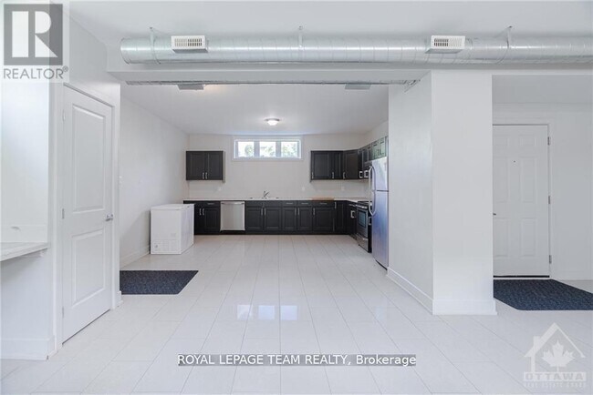 Building Photo - 1100 Hollington St
