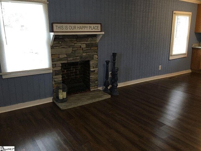 Building Photo - 126 Robinson Ln