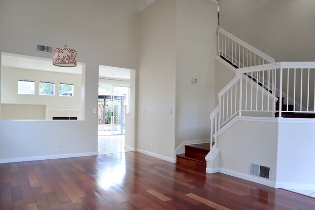 Photo - Beautiful 5-Bedroom Home in the Northgate ...