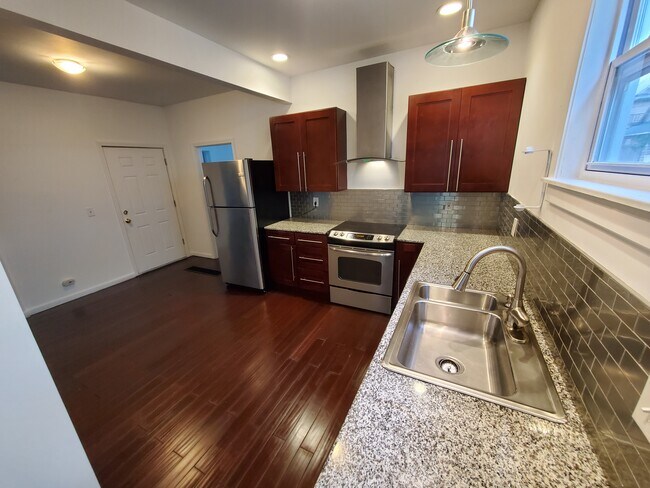 Foto del edificio - 325 S Goodman St