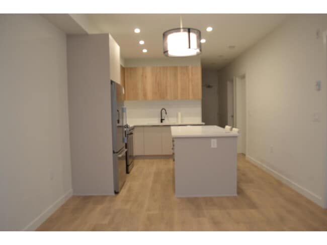 Building Photo - 5415-5415 Brydon Crescent