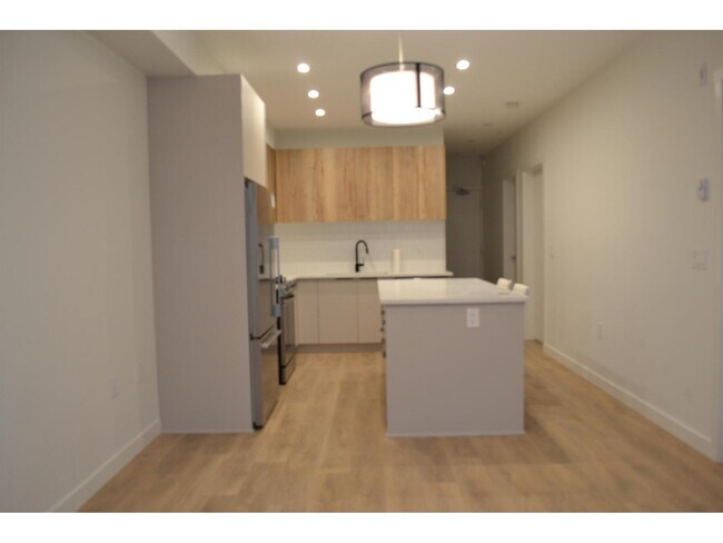 Photo du bâtiment - 5415-5415 Brydon Crescent