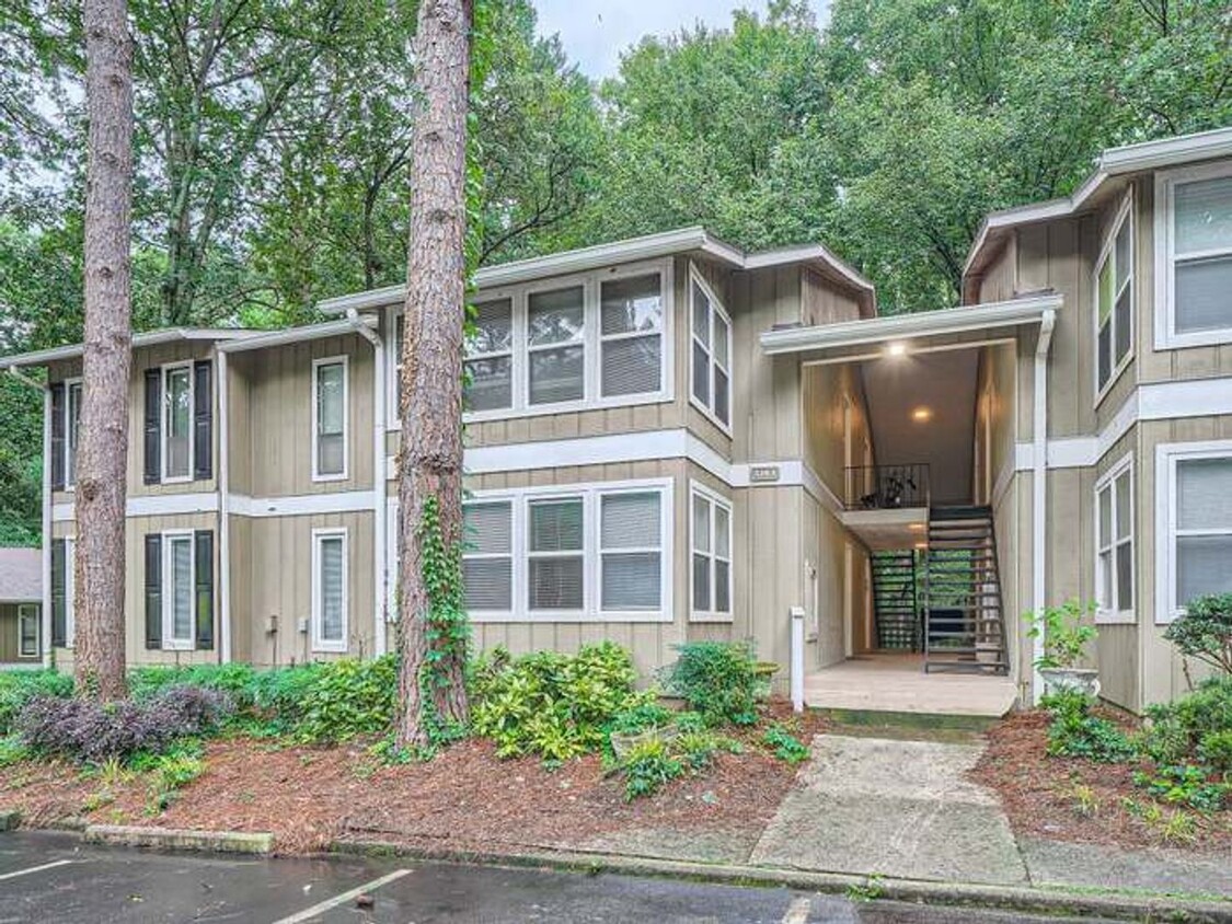 Foto principal - Renovated Condo Available in Sandy Springs!