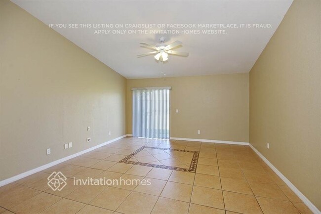 Foto del edificio - 643 Parakeet Ct