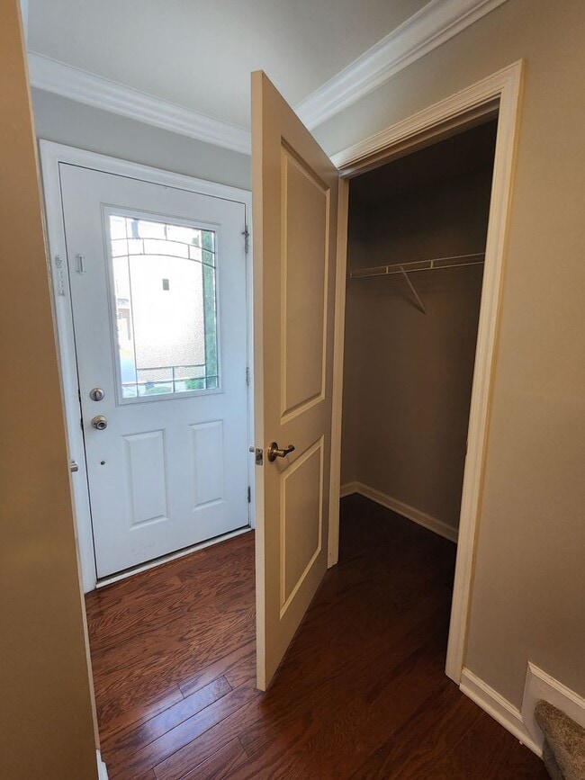 Building Photo - 4 Bedroom Cary Townhome! Great Location, N...