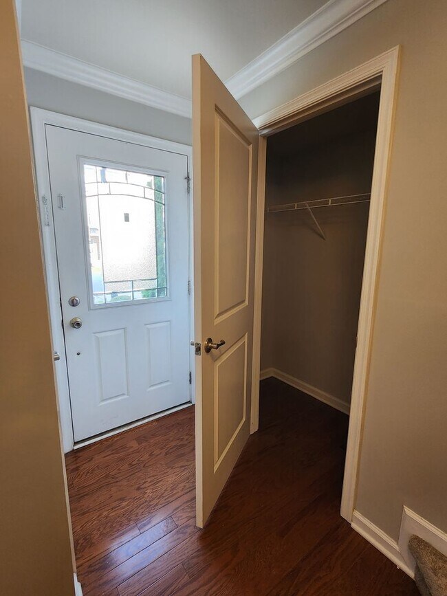 Foto del edificio - 4 Bedroom Cary Townhome! Great Location, N...