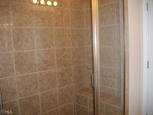 Building Photo - 3301 Lindenridge Drive