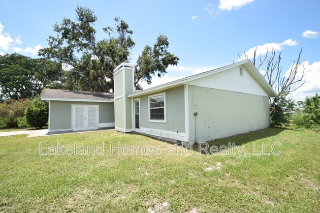 Foto del edificio - 1204 Honeytree Ln W