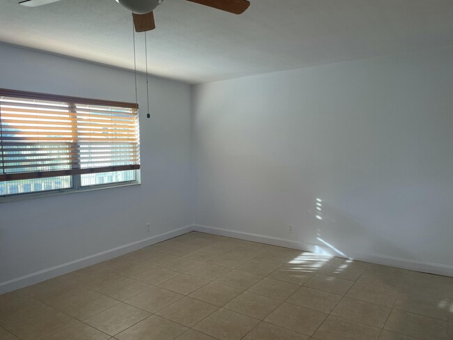Building Photo - 179 Monaco Way