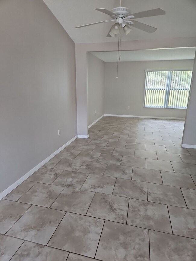 Foto del edificio - Spacious 2 Bedroom, 2 Bath, 2 car garage H...