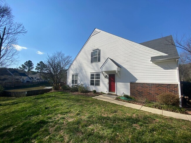 Foto del edificio - Move in ready, 2-story Townhome located in...