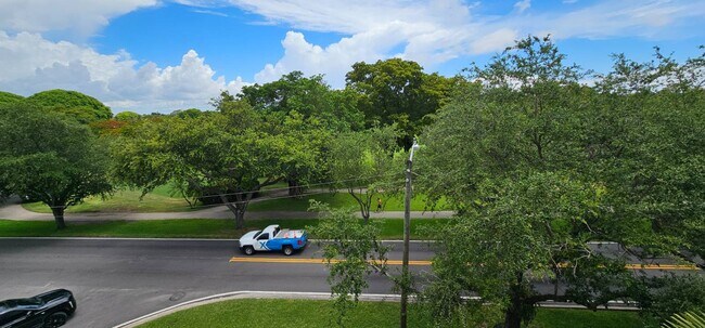 Foto del edificio - 650 Coral Wy