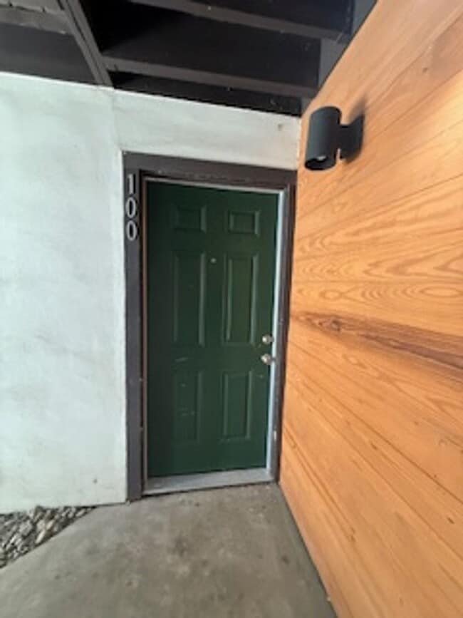 Interior Photo - Townhollow Apartments