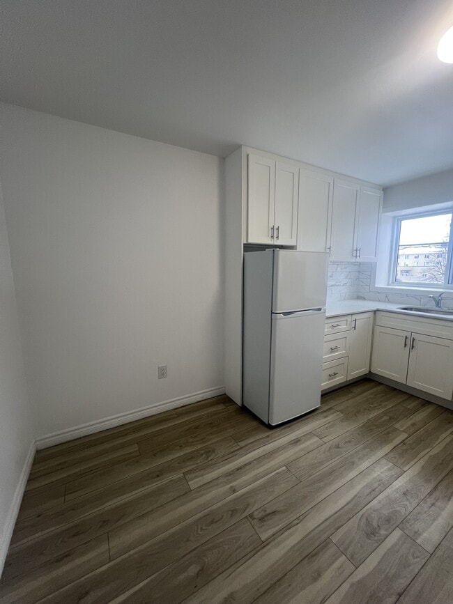 Building Photo - 630 Cummings Ave