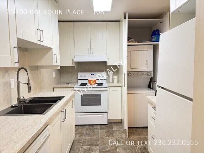 Photo du bâtiment - Great Space, Pet Friendly & Utilities Included!