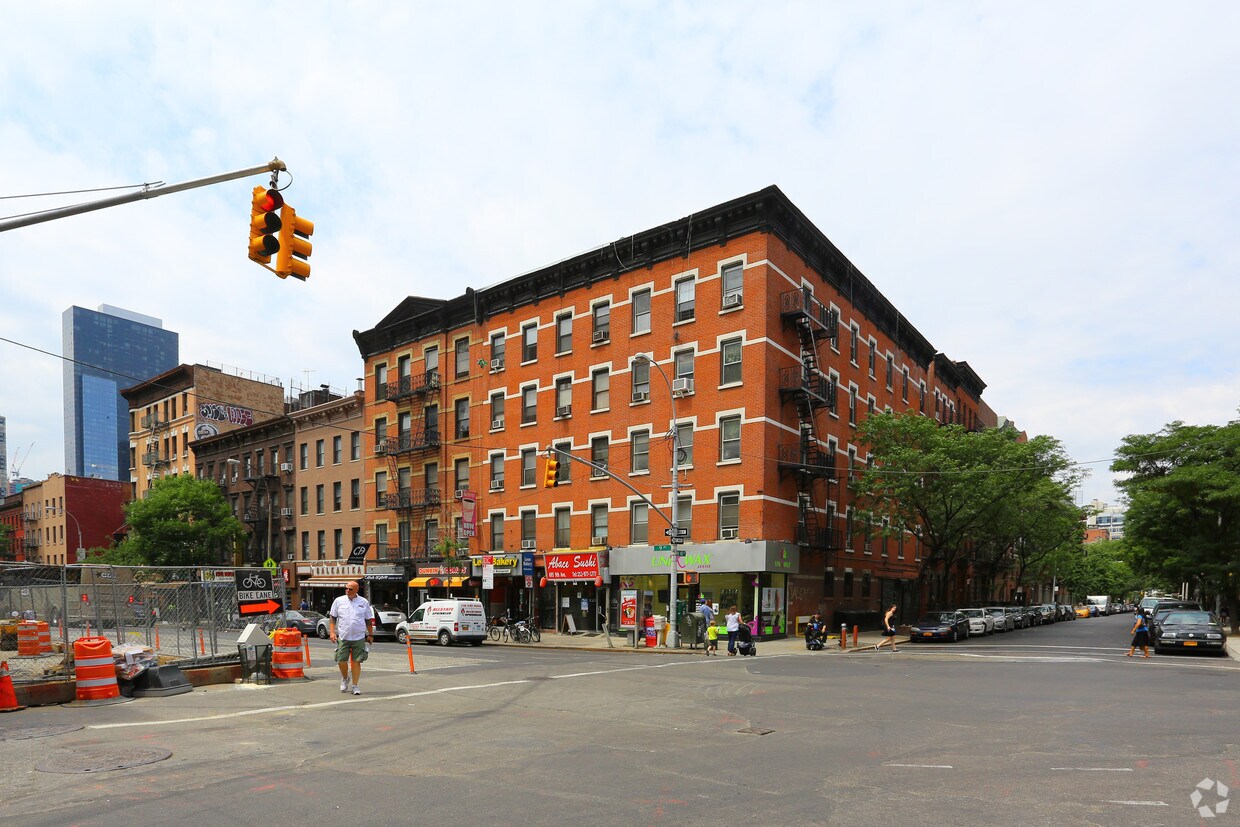 Building Photo - 695-697 9th Ave
