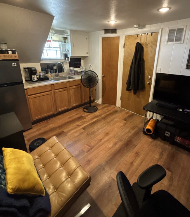 Building Photo - Studio space w/ private bathroom in Lakewood  **Move-In Special**