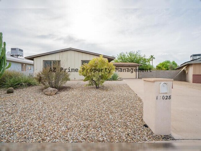 Building Photo - 12028 N 22ND ST, PHOENIX AZ