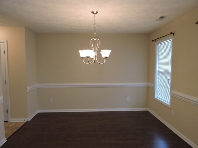 Building Photo - Marvelous 3 Bedroom Brookshire Home!!