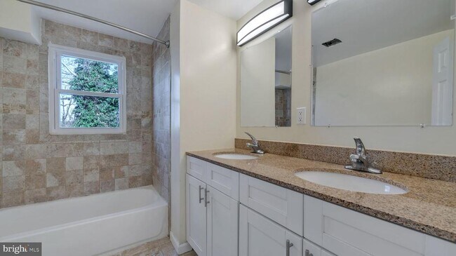 Foto del edificio - 1604 Woodhill Ct